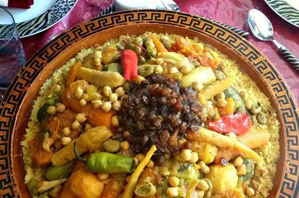 Couscous with raisins (Tfaya)